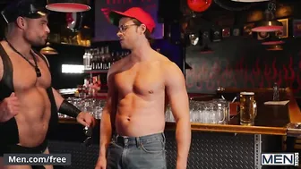 Mencom - Dirk Caber, Kurtis Wolfe, Nate Grimes & Jaxx Thanatos Fucking Each Other In The Bar
