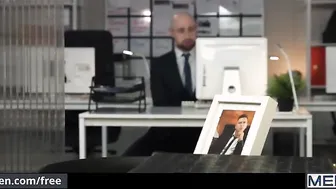 Mencom - Office hunk Puts The ASS In Assistant with big cock