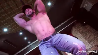 Muscular Male Stripper Shows Off Thick Cock - Maskurbate