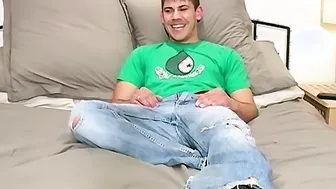 British amateur Luke masturbates solo and cums on himself