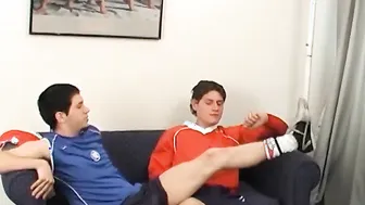 Soccer players Nacho and Roman cums hard after banging