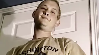 Amateur blond jerking off with his buddy and being sucked