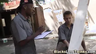 Twink jizzed by black guy