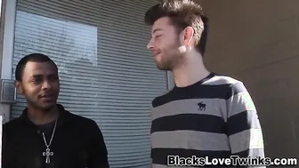 Hunk fucks big black dick