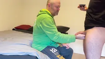 NorwegianBear´s Grindr Dates 37 - Playing with my mates big tool