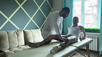 The masseur fucked a cute client with oil