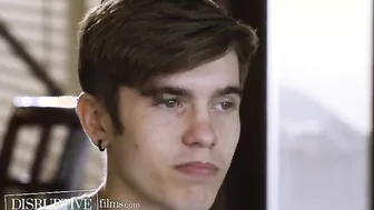 Twink's First Gay Experience With 2 Hot Muscle Jocks
